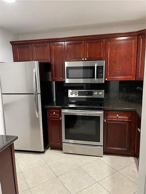 2 bed, 2.0 bath, 950 sqft, $2,100 — Photo 2