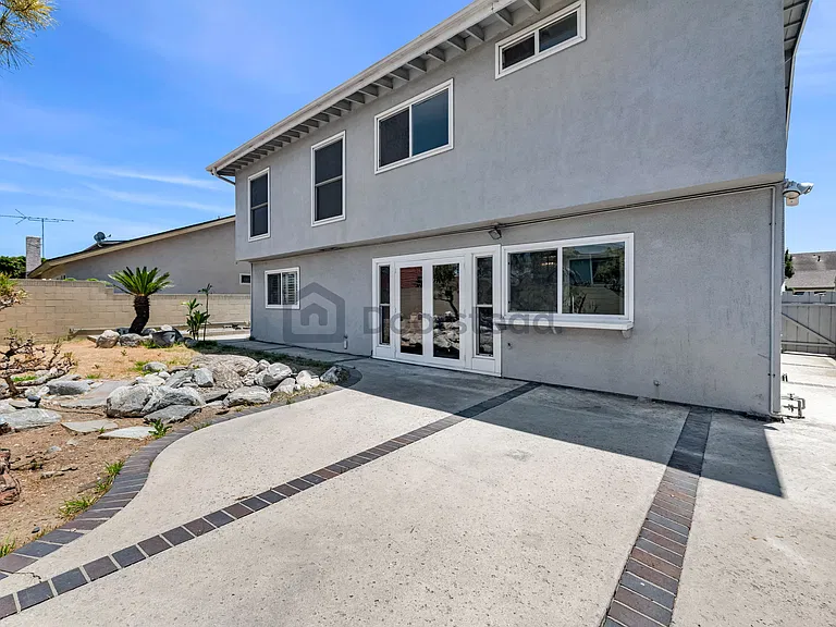 955 Fernrest Dr — Photo 32