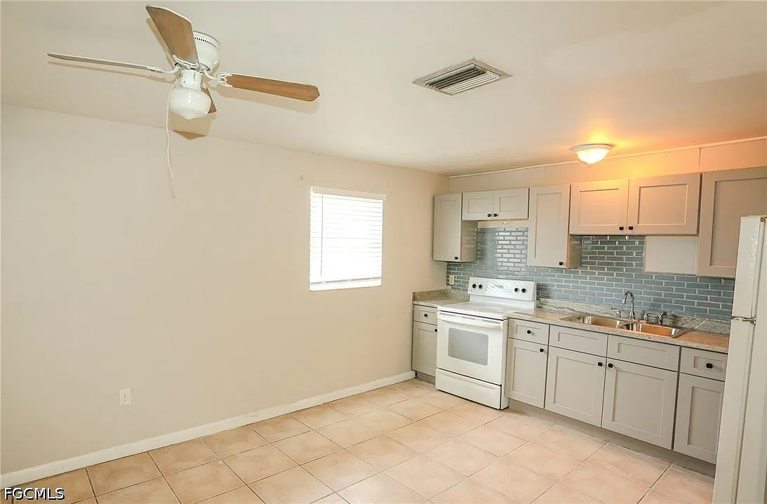 2 bed, 1.0 bath, 920 sqft, $1,300 — Photo 2