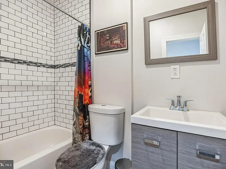 1814 E Albert St — Photo 16