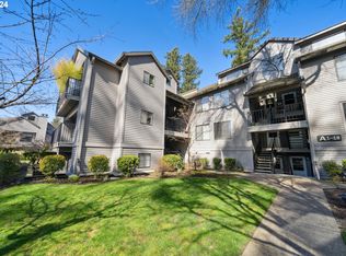 4000 Carman Dr APT 7, Lake Oswego, OR