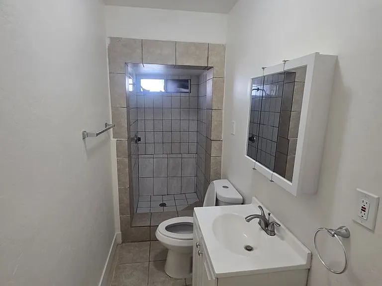 302 Sycamore Rd #C — Photo 10