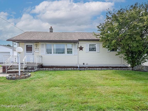2nd image of 32 Thomas St