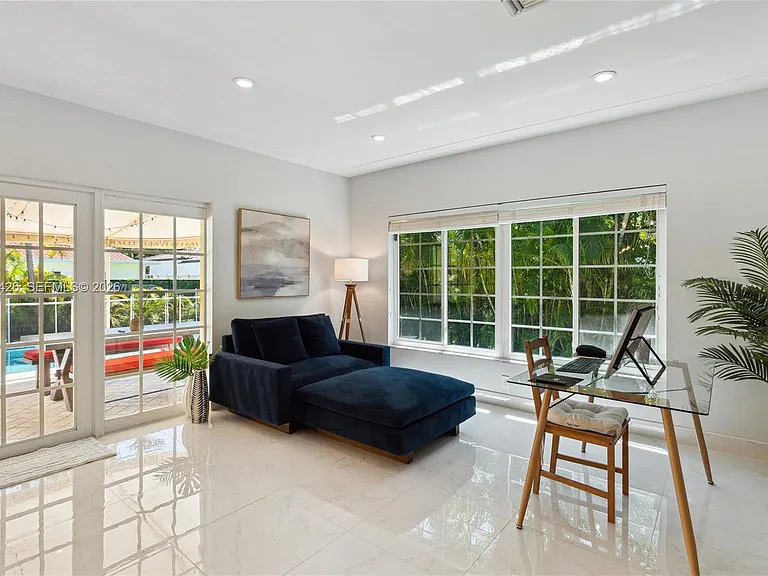 7511 Miami View Dr — Photo 16
