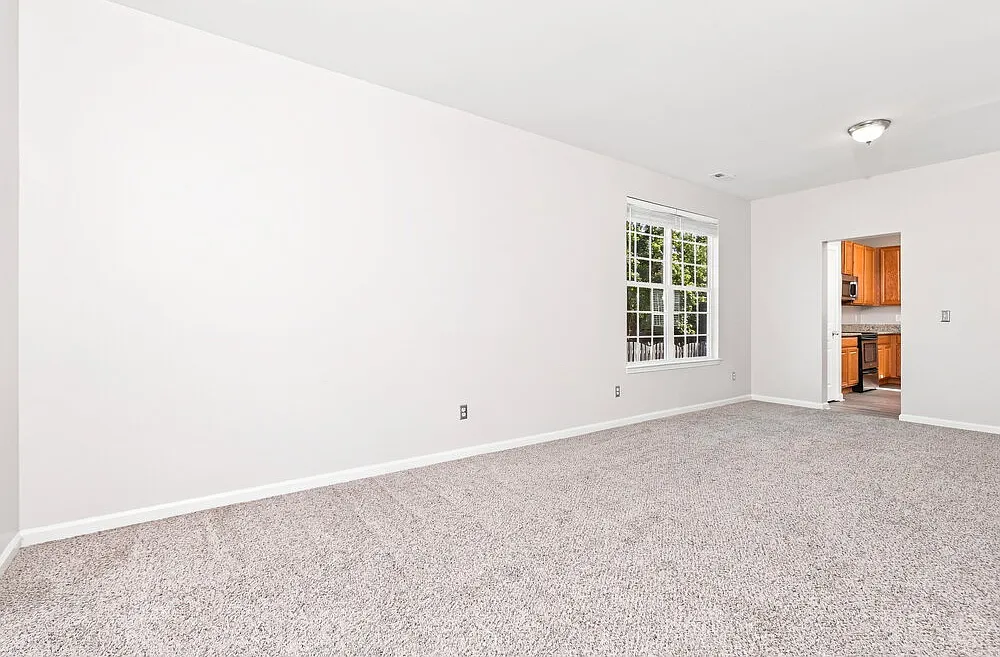 4 bed, 2.5 bath, 2656 sqft, $2,380 — Photo 4