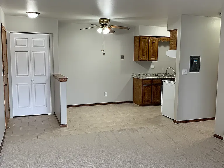 Whitnall Gardens Apartments — Photo 2