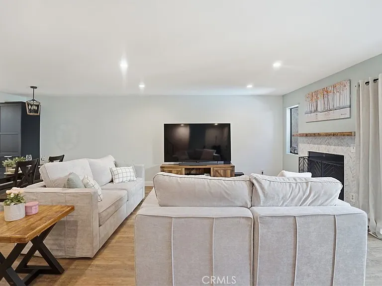 9960 Owensmouth Ave — Photo 7