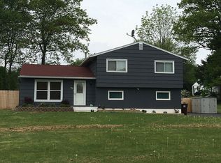 60 Daunton Dr, Rochester, NY 14624