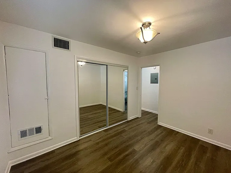 1704 NE 9th St — Photo 12
