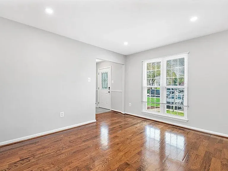17641 Longview Ln — Photo 3