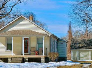 1221 N Pine Rd, Essexville, MI