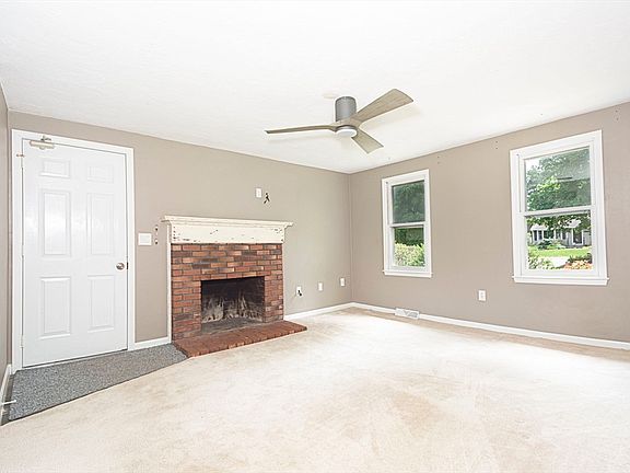 4th image of 130 Pleasant St