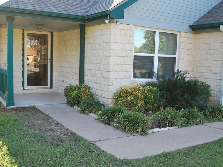 1306 Cimarron Cv — Photo 1