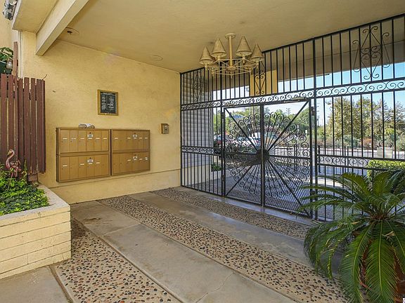3rd image of 6000 Coldwater Canyon Ave Unit 4
