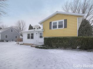 88 James St NE, Rockford, MI 49341