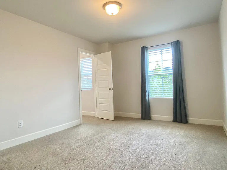 502 Doxford Dr — Photo 33