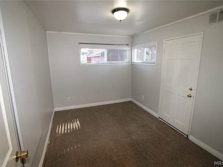 535 Badger Ln — Photo 14
