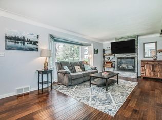 2197 Haddington Rd, Roseville, MN 55113