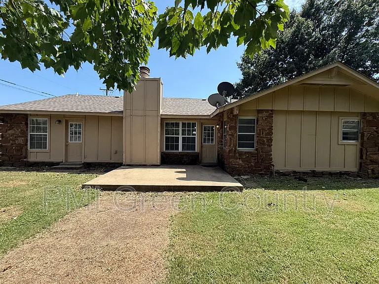 900 W Norman St — Photo 22