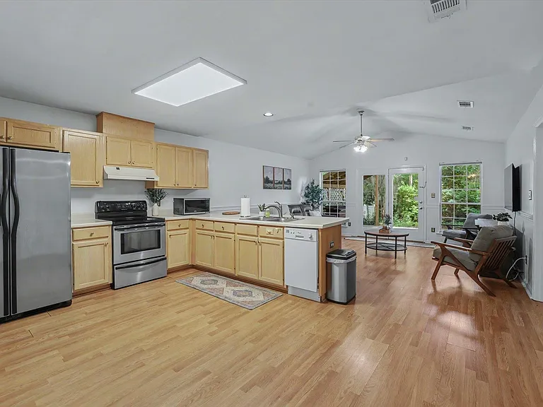 2576 Yarmouth Ln — Photo 10