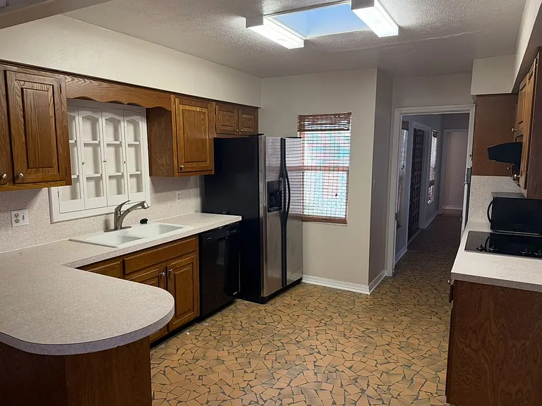 914 Homewood Dr — Photo 12