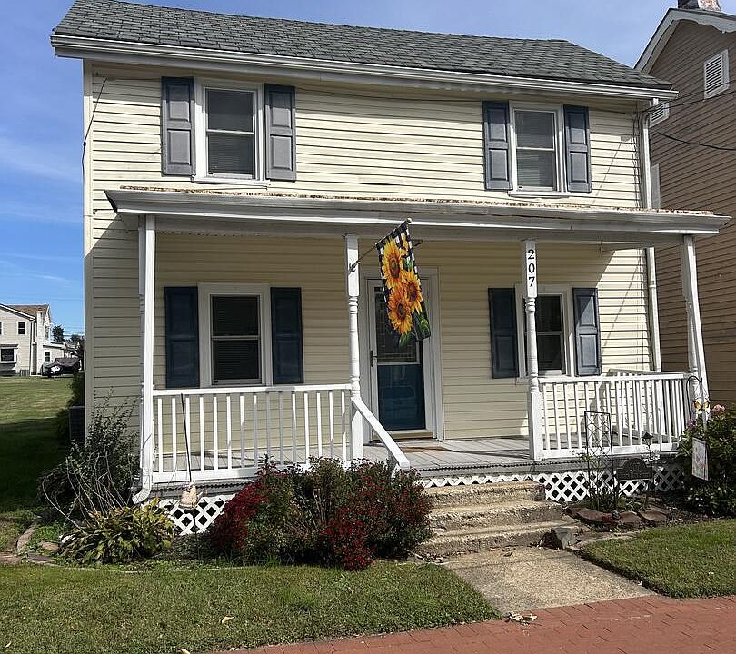1st image of 207 N Main St