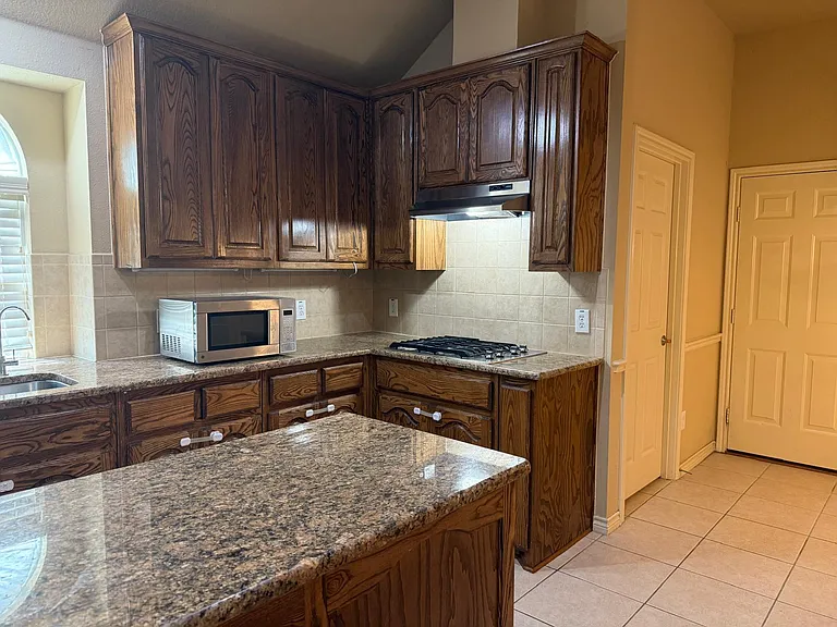 817 Graystone Dr — Photo 10