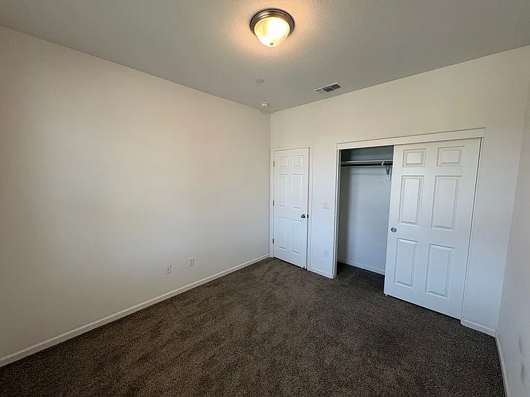1620 W Porter Ave — Photo 6
