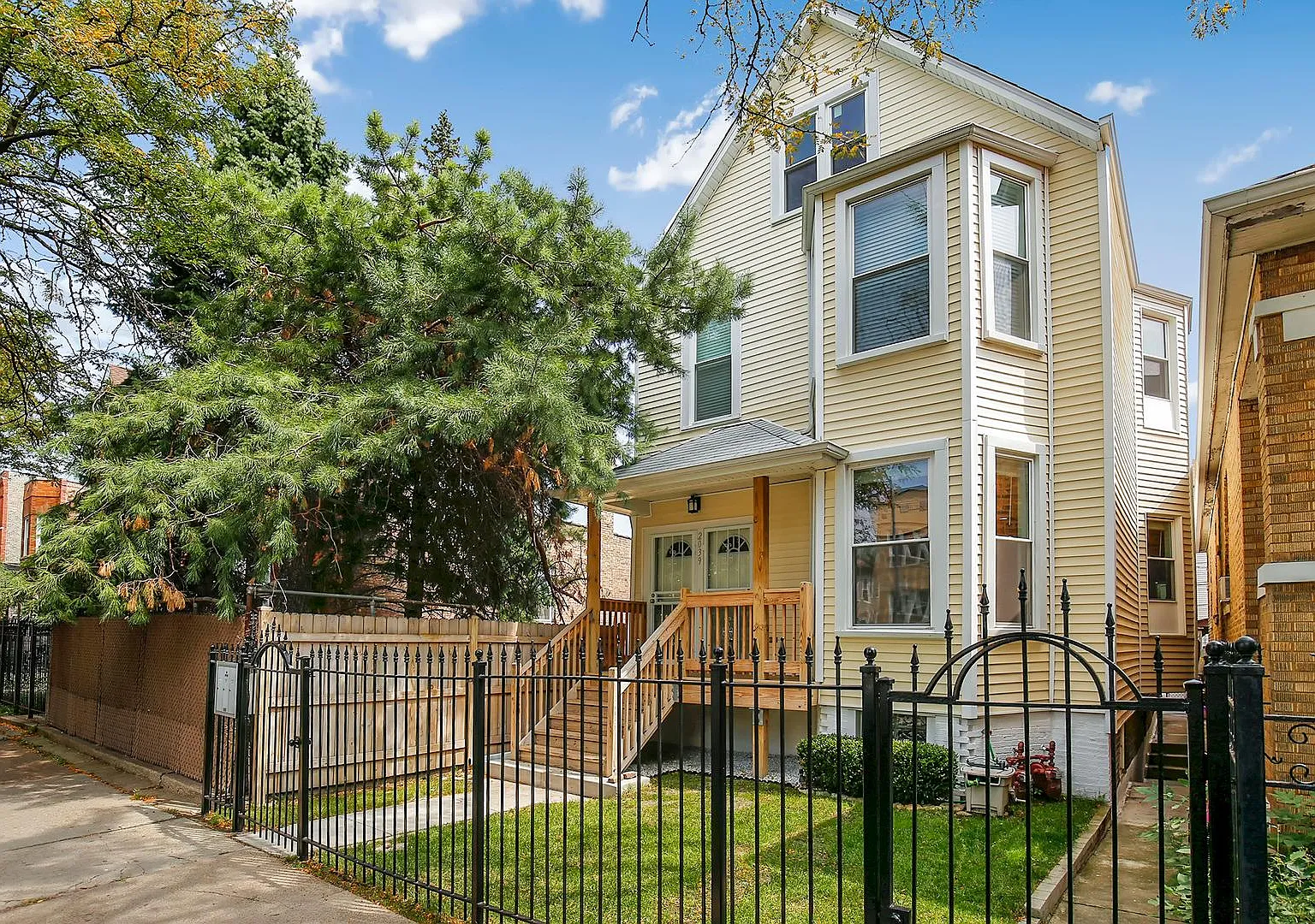 2039 N Kostner Ave — Photo 3
