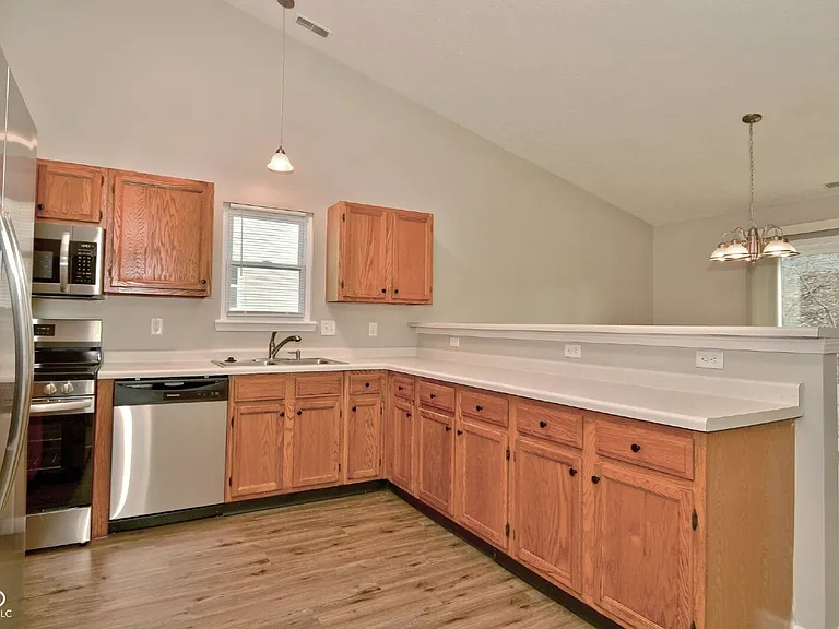 1431 Sanner Dr — Photo 9