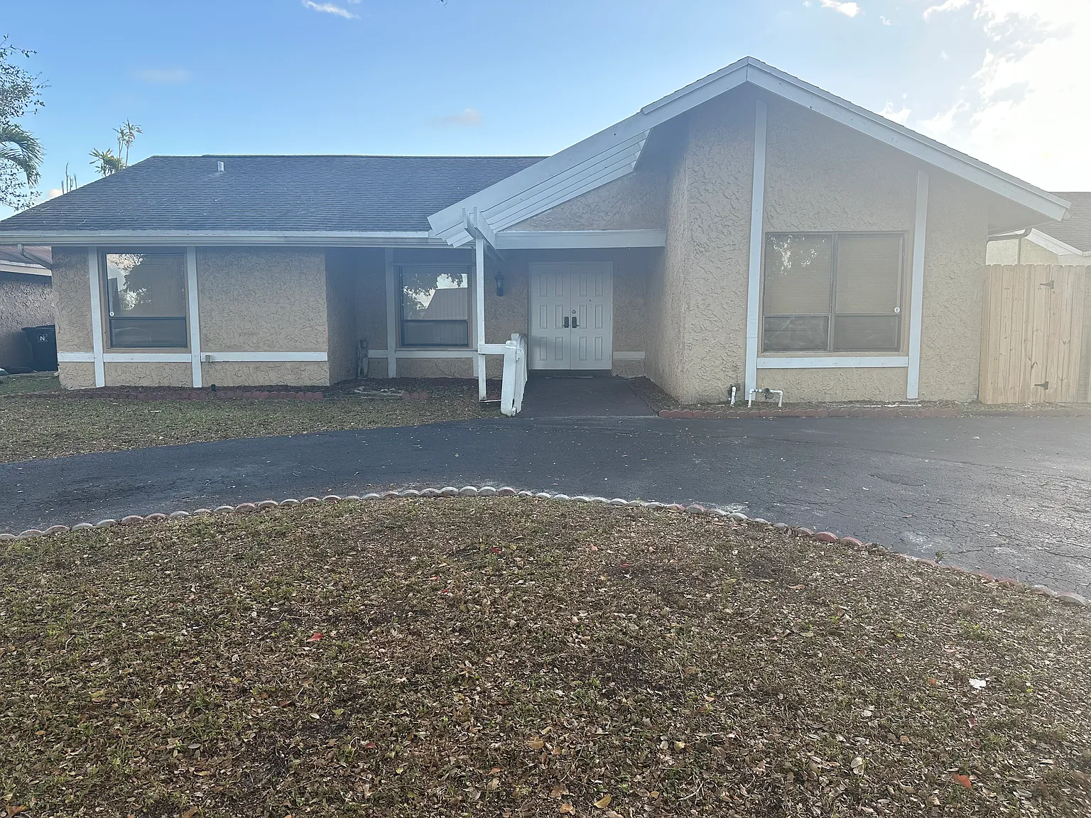 4 bed, 2.5 bath, 2000 sqft, $4,000 — Photo 3