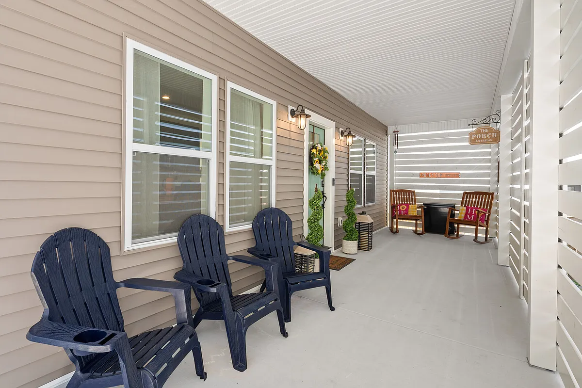 Front porch - 2409B Branch St
