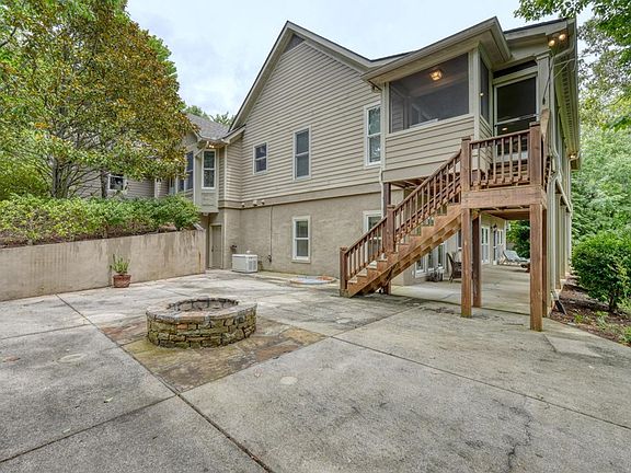 3rd image of 48 Pine Top Dr