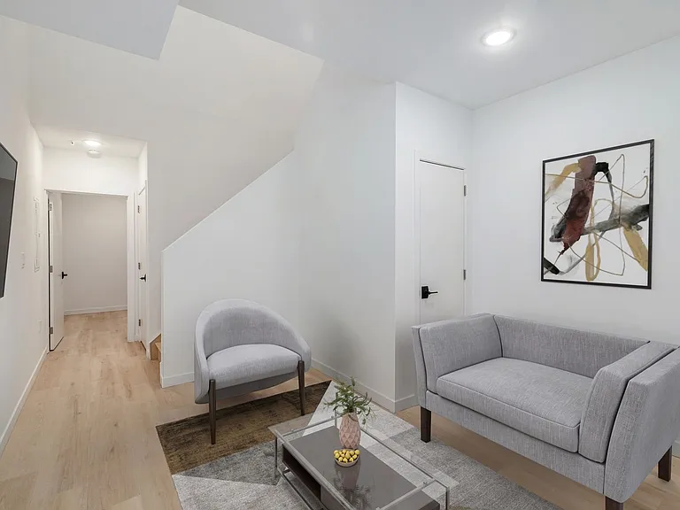 2722 N Hope St — Photo 2