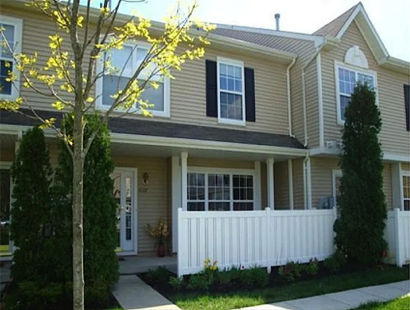 4107 Buxmont Rd photo 1