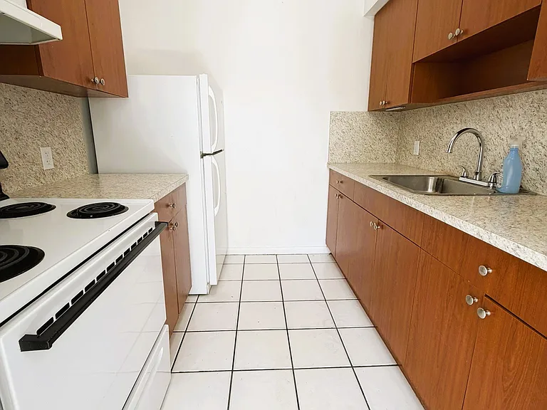 115 Bentley Dr #4 — Photo 6