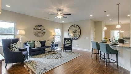 4th image of 281 Carellton Dr
