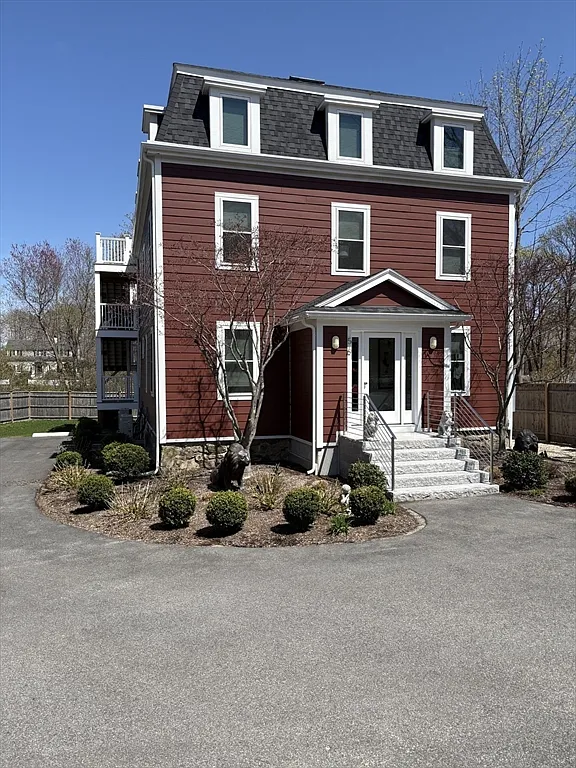 2 bed, 1.0 bath, 700 sqft, $2,850 — Photo 1