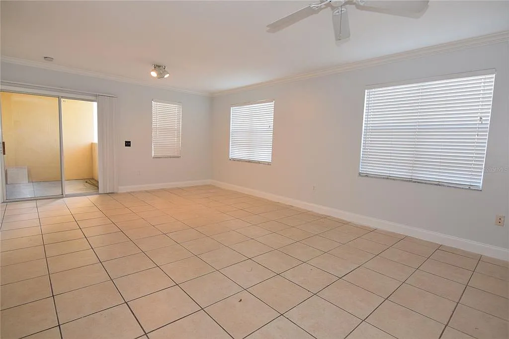 2 bed, 2.0 bath, 1058 sqft, $1,795 — Photo 3