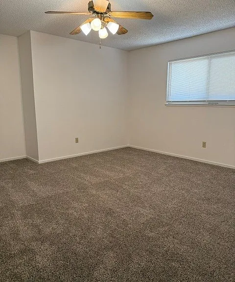405 Leveland Ln — Photo 15