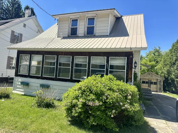 56 Cedar St, Malone, NY 12953