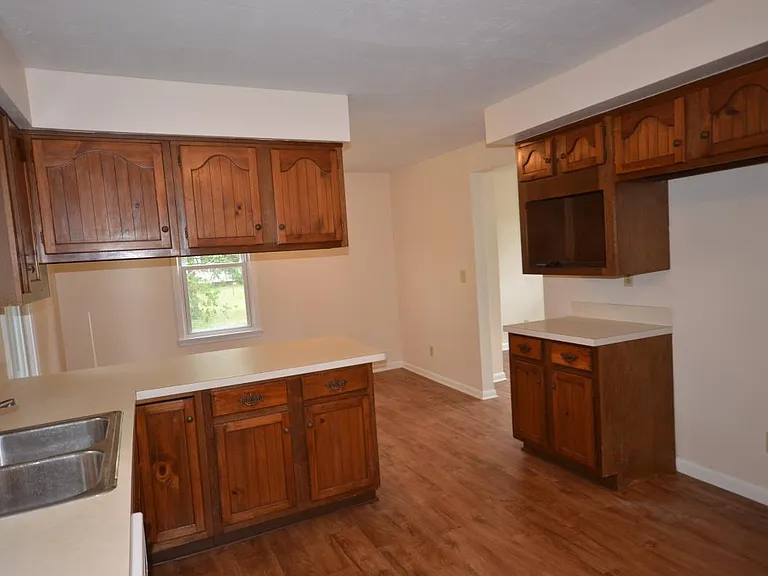 2699 Linwood Rd — Photo 12