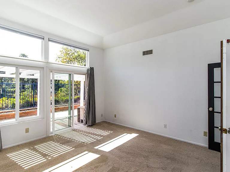 1821 Avenida Segovia — Photo 14