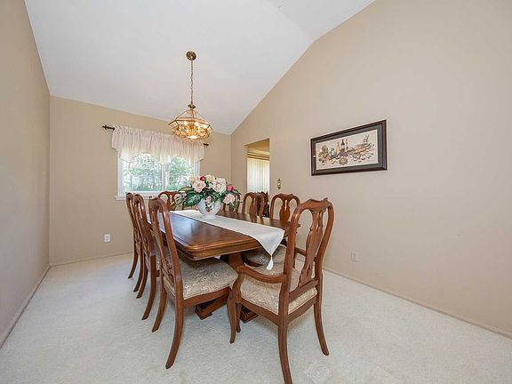 5th image of 61 Cornehlsen Dr