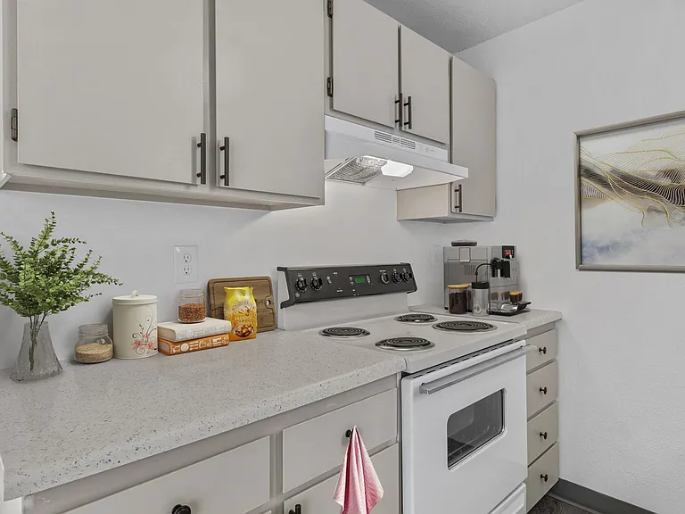 Houk 33 Apartments — Photo 31