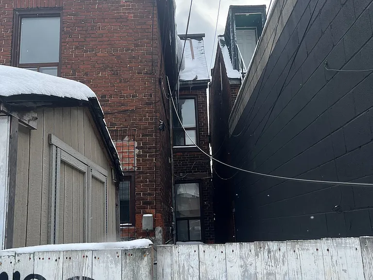 916 Bloor St W #UPPER — Photo 19