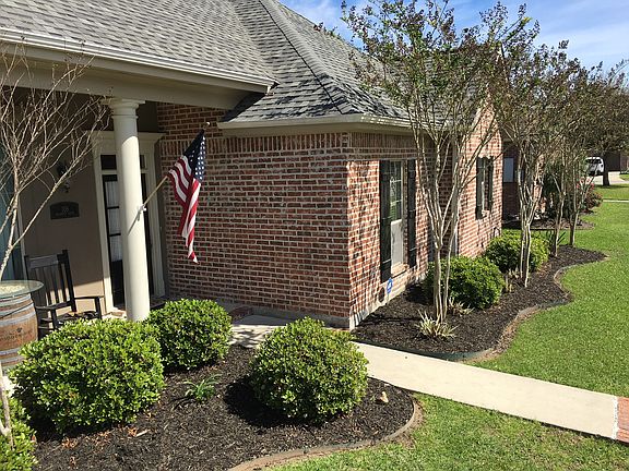 Well maintained front yard
