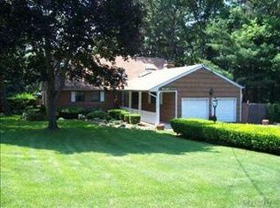 393 Salem Path, Hauppauge, NY 11788