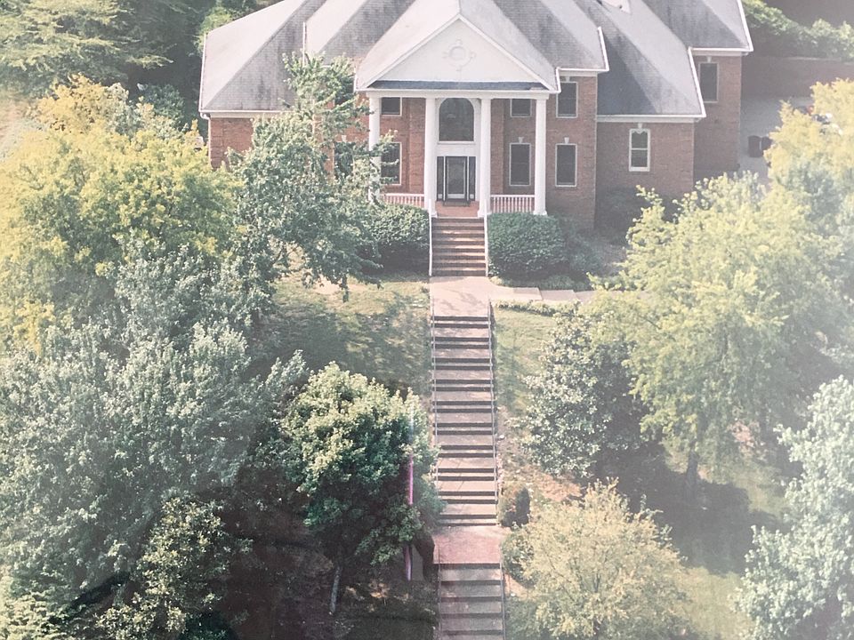 Colonial Park Like Estate