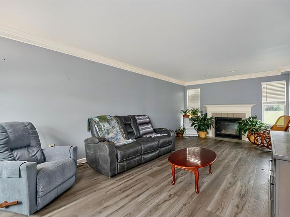 2nd image of 7501 Roxbury Ct